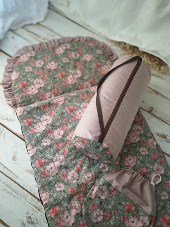 Śpiworek do przedszkola z falbanką 140x75cm różany wiosenne kwiaty