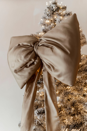 Bardzo duża Kokarda na choinkę 80x60 XXL beżowa