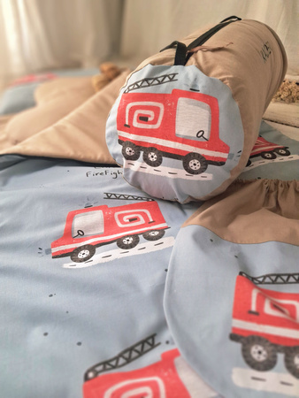 Śpiworek do przedszkola  140x75cm wozy strażacie