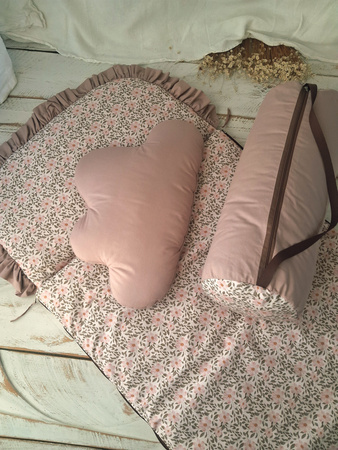 Śpiworek do przedszkola z falbanką 140x75cm różowe kwiaty