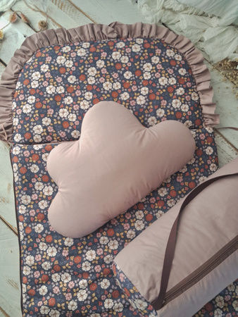 Śpiworek do przedszkola z falbanką 140x75cm jesienne kwiaty