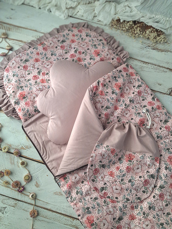 Śpiworek do przedszkola z falbanką 140x75cm różany ogród