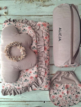 Śpiworek do przedszkola z falbanką 140x75cm różany ogród