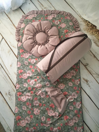 Śpiworek do przedszkola z falbanką 140x75cm różany wiosenne kwiaty