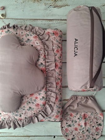 Śpiworek do przedszkola z falbanką 140x75cm różany ogród