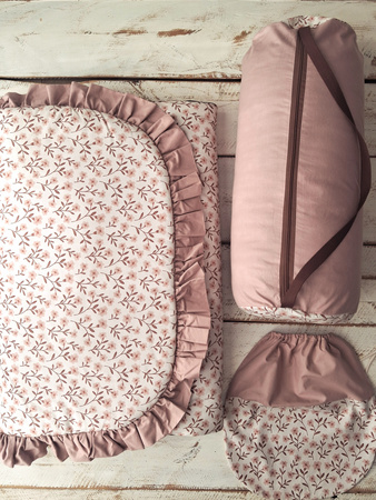 Śpiworek do przedszkola z falbanką 140x75cm różany drzewko różane