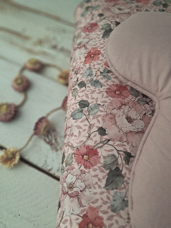 Śpiworek do przedszkola z falbanką 140x75cm różany ogród