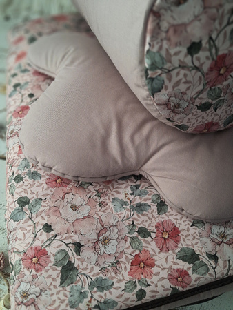 Śpiworek do przedszkola z falbanką 140x75cm różany ogród