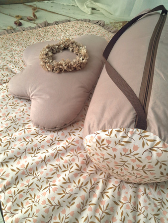 Śpiworek do przedszkola z falbanką 140x75cm różowe  konwalie