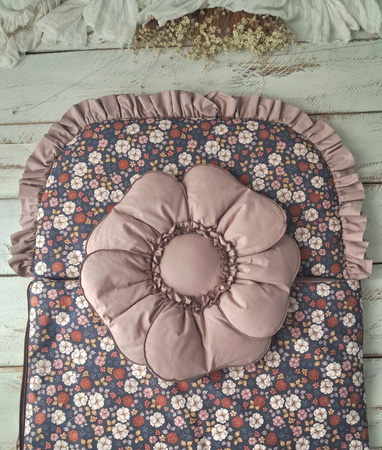 Śpiworek do przedszkola z falbanką 140x75cm jesienne kwiaty