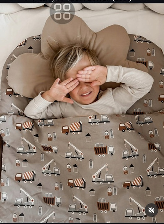 Chłopięcy śpiworek do żłobka w auta