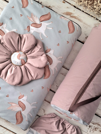 Śpiworek do przedszkola z falbanką 140x75cm skrzydlaty jednorożec