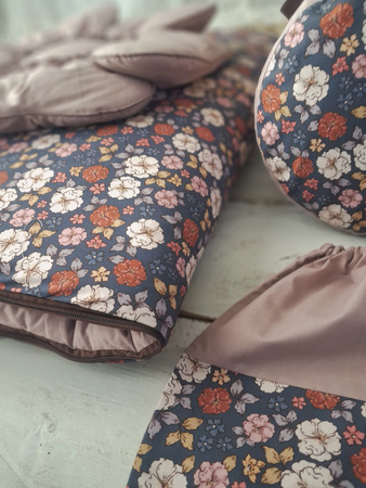 Śpiworek do przedszkola z falbanką 140x75cm jesienne kwiaty