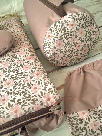 Śpiworek do przedszkola z falbanką 140x75cm różowe kwiaty