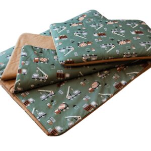 Kocyk bawełniany do przedszkola dla chłopca z poduszką auta zielone carmel