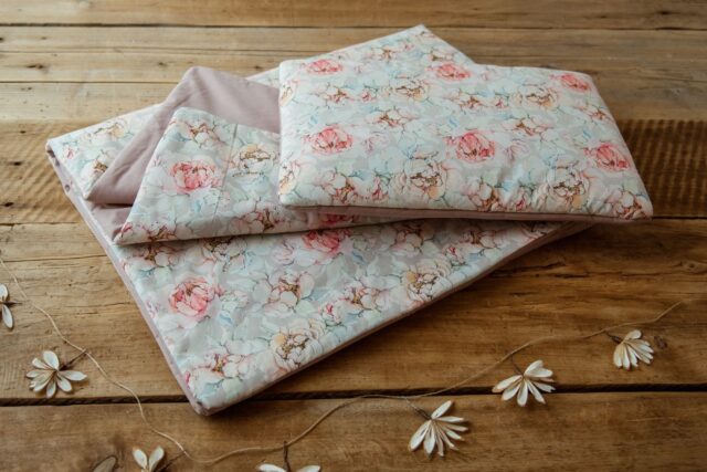 Kocyk do żłobka kwiaty różowe magnolie