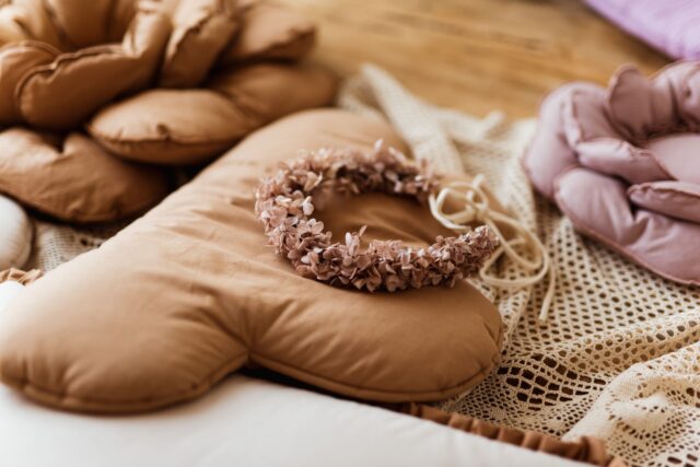 Poduszka dekoracyjna bawełniana kwiat retro róż rozmiar 50 zawieszka