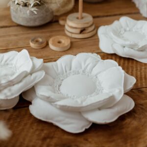 Poduszka dekoracyjna kwiat biała 60×60cm