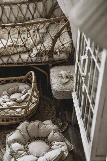 Poduszka kwiat beżowa 60×60cm