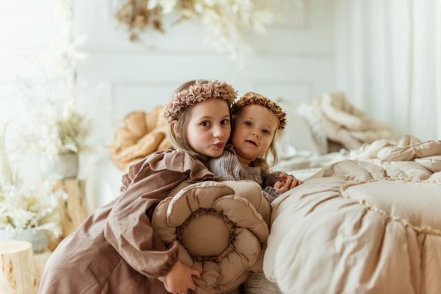 Poduszka kwiat beżowa 60×60cm