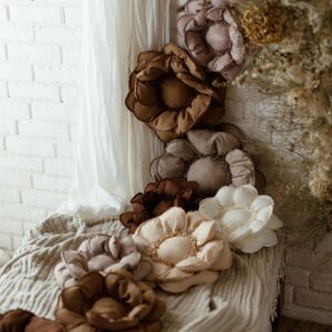 Poduszka kwiat beżowa 60×60cm