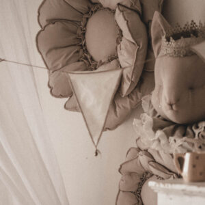 Poduszka kwiat beżowa 60×60cm