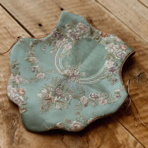 Retro kamizelka kwiaty dla dziecka żakard