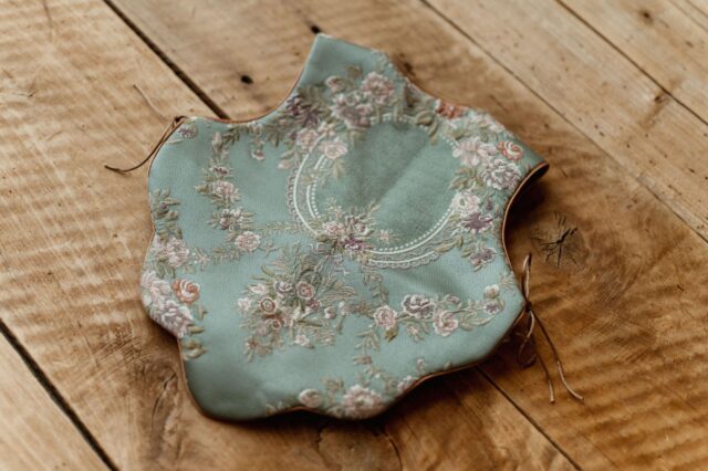 Retro kamizelka kwiaty dla dziecka żakard