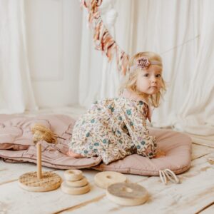 Śpiworek do przedszkola dla dziewczynki z falbankami różowy