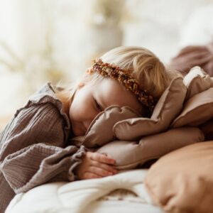 Bawełniana poduszka dekoracyjna kwiat carmelove rozmiar 50 zawieszka