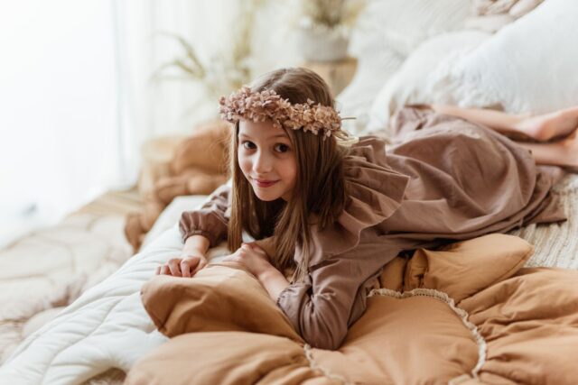 Bawełniana poduszka dekoracyjna kwiat carmelove rozmiar 50 zawieszka