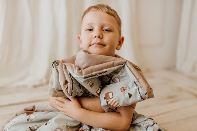 Bawełniany kocyk 3w1 zestaw auta mieta beż junior