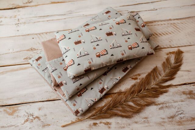 Bawełniany kocyk 3w1 zestaw auta mieta beż junior