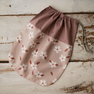 Bawełniany worek w kwiatuszki na rzeczy zamienne i buciki do przedszkola retro