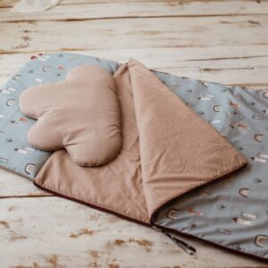 Bawełniany śpiworek dla chłopca do żłobka z poduszką