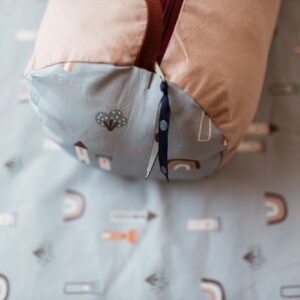 Bawełniany śpiworek dla chłopca do żłobka z poduszką