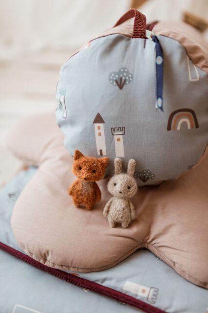 Bawełniany śpiworek dla chłopca do żłobka z poduszką