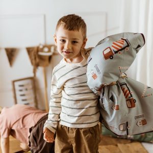 Bawełniany śpiworek do przedszkola dla chłopca w samochody