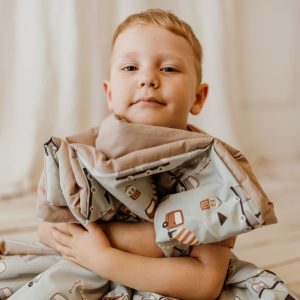 Bawełniany śpiworek do przedszkola dla chłopca w samochody