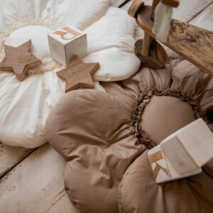 Beżowa mata kwiat 5 dywanik do zabawy dla dzieci boho