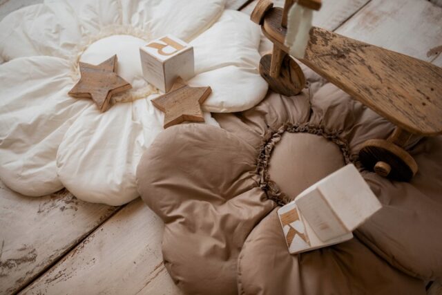 Beżowa mata kwiat 5 dywanik do zabawy dla dzieci boho