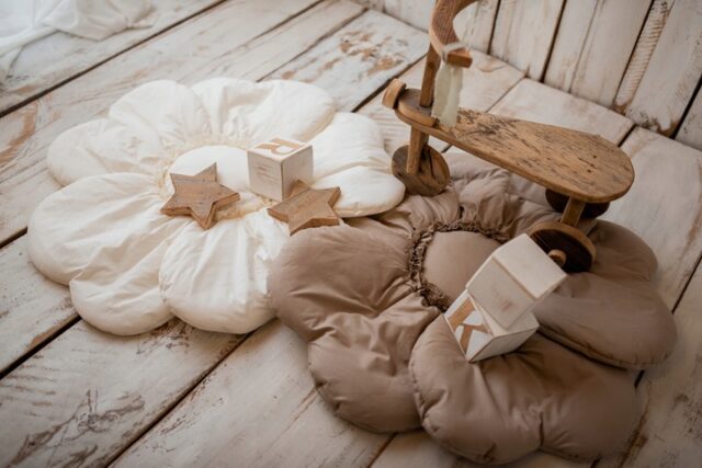 Beżowa mata kwiat 5 dywanik do zabawy dla dzieci boho