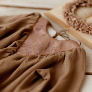 Beżowa vintage sukienka lniana damska kwiaty żakard Marysia taupe