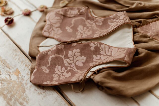 Beżowa vintage sukienka lniana damska kwiaty żakard Marysia taupe