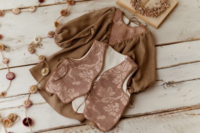 Beżowa vintage sukienka lniana damska kwiaty żakard Marysia taupe