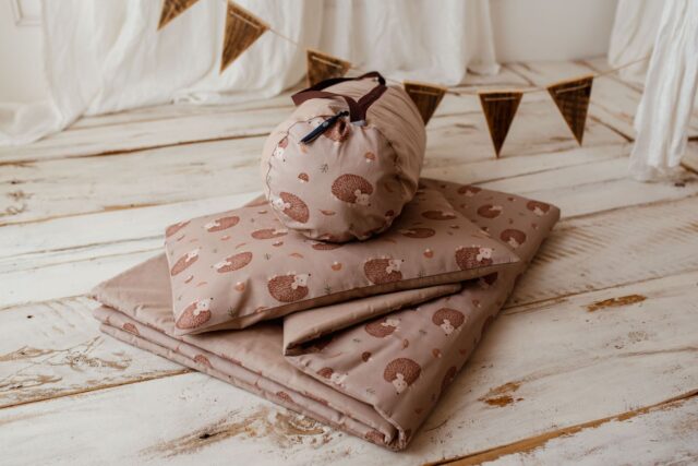 Beżowy kocyk bawełniany dla dzieci 3w1 jeżyki coffe junior