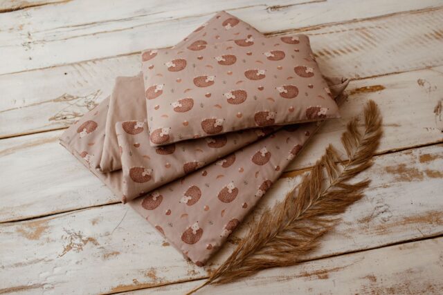 Beżowy kocyk bawełniany dla dzieci 3w1 jeżyki coffe junior