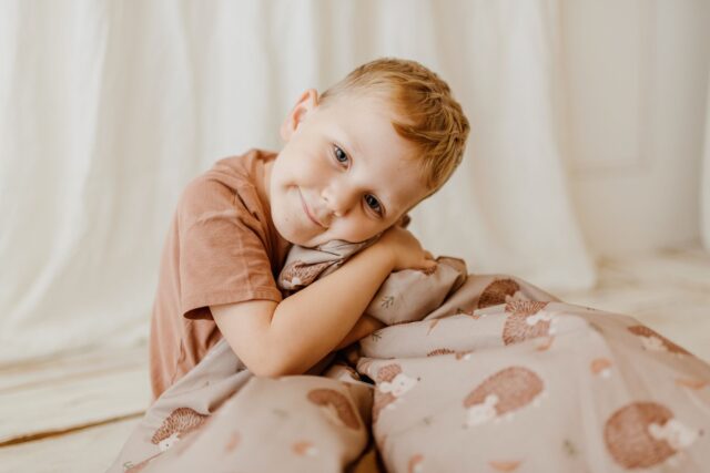 Beżowy kocyk bawełniany dla dzieci 3w1 jeżyki coffe junior