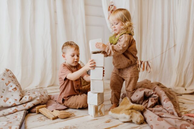 Beżowy kocyk bawełniany dla dzieci 3w1 jeżyki coffe junior