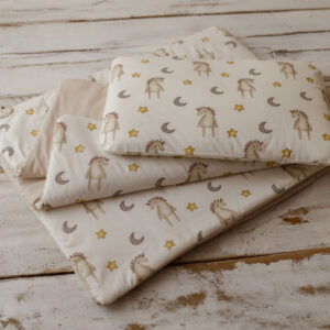 Beżowy kocyk do przedszkola 160×120 cm 3w1 z poduszką